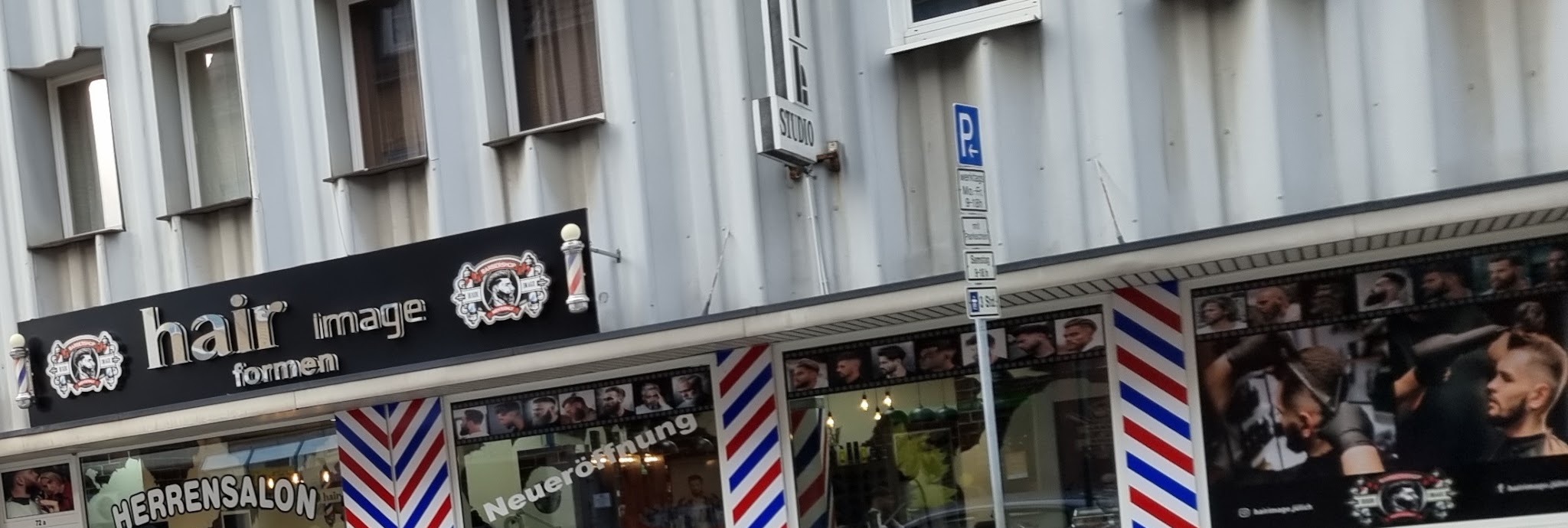 Schaufensterfront von Hair Image Barbershop mit Barber-Pole-Schild in der Großen Rurstraße Jülich